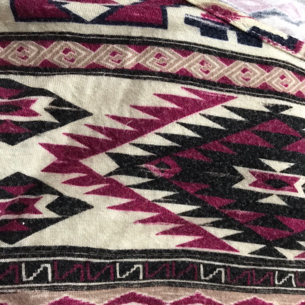 Pattern Crop Top - Picture 2 of 2